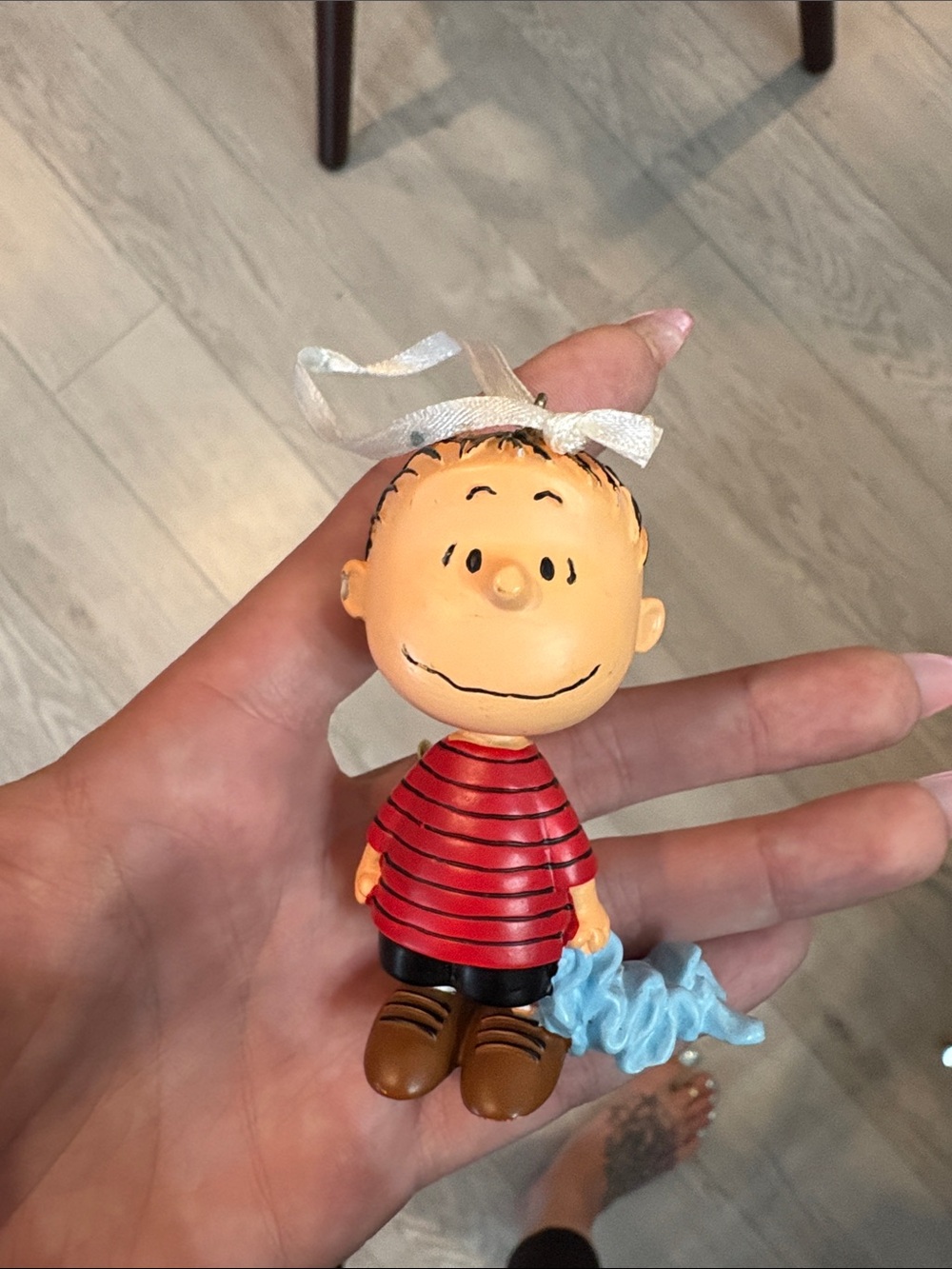 Peanuts Linus Figurine Ornament - Red Striped Shirt with Blue Blanket